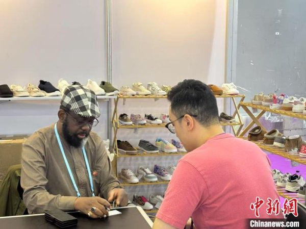 鑫配资 广交会观察：进口展区港澳创意产品人气旺