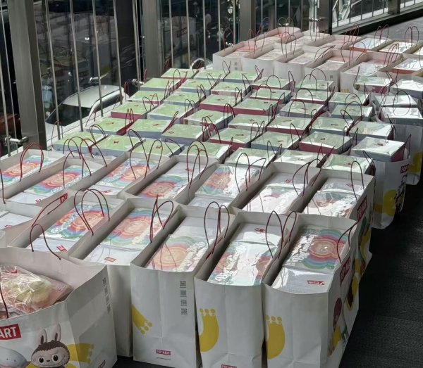 加配网 LABUBU二手市场“大跳水”  隐藏款价格腰斩 “黄牛”暂停收货